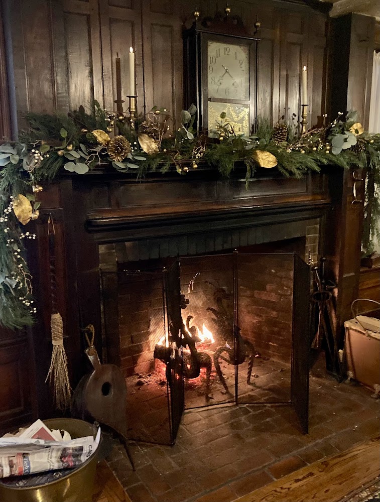 The Fireplace Showcase in Seekonk - FireplaceServiceFinder